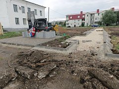 Центральная  площадь  в п.Горный продолжает благоустраиваться