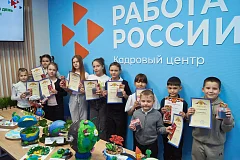 Кадровый центр «Работа России» Краснопартизанского района организовал для школьников конкурс поделок ко Всероссийскому Дню Земли