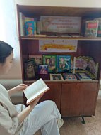 Обзор книжной выставки "Сказки народов России" состоялся в Милорадовской сельской библиотеке