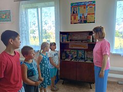 Обзор книжной выставки "Сказки народов России" состоялся в Милорадовской сельской библиотеке