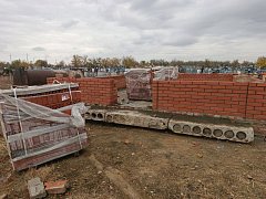 В строительстве часовни на кладбище нужна ваша помощь!